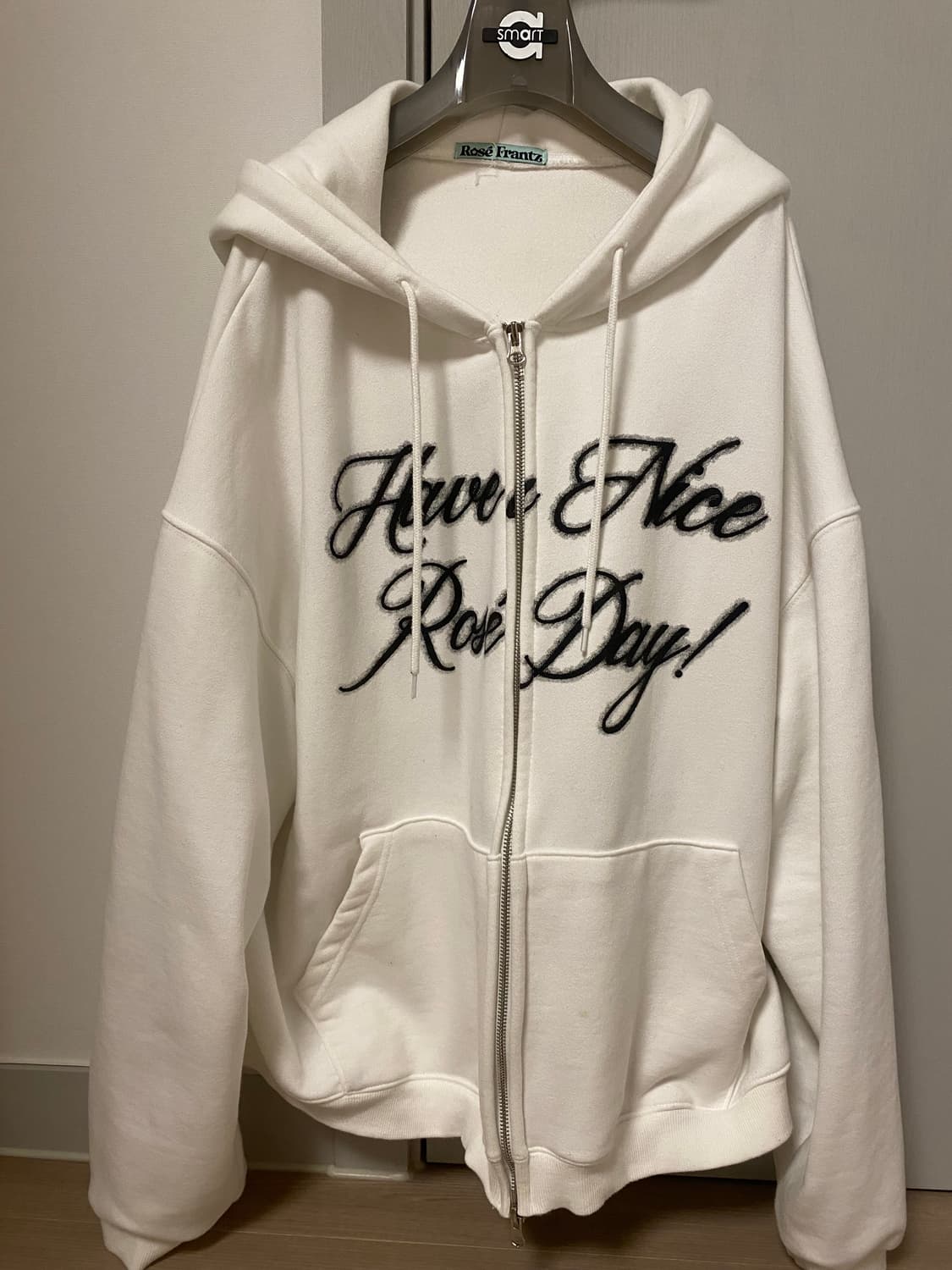 (아일릿 민주 착용) Spread Hood Zip-up [White] 상품이미지5