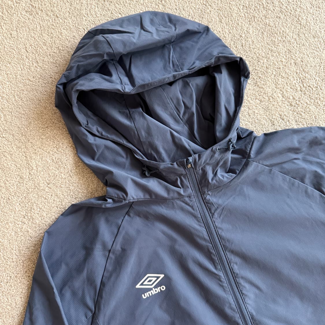 엄브로 나이트런 베이직 후드 러닝 트레이닝 자켓 상품이미지2