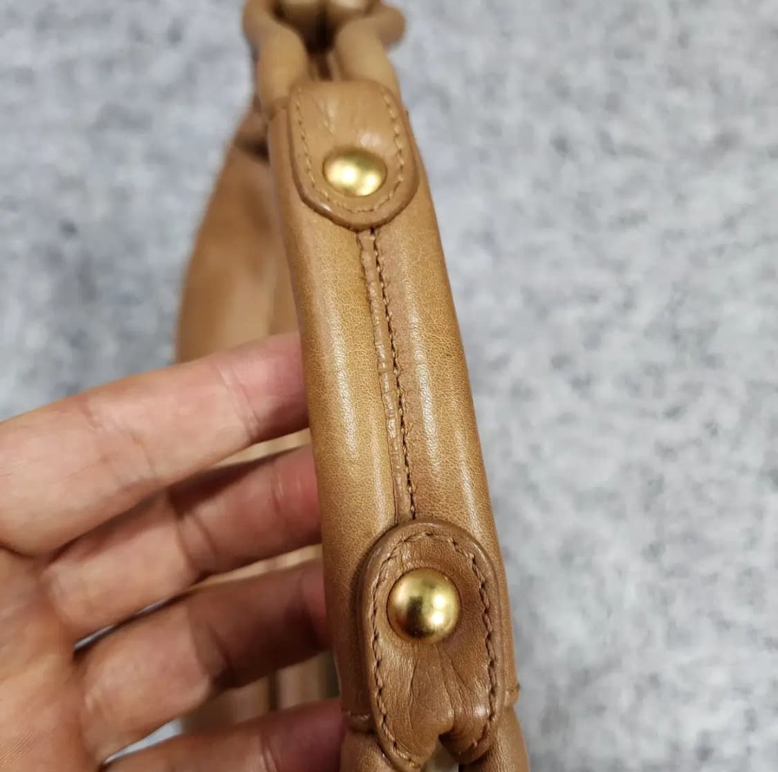 페라가모 레더 숄더백 상품이미지7