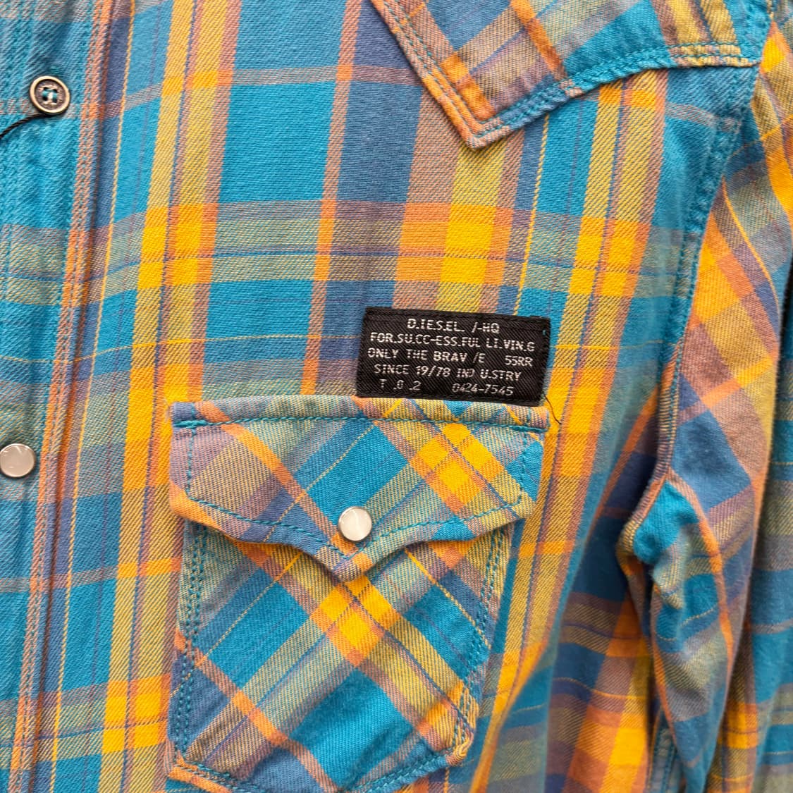 디젤 웨스턴 코튼 셔츠 체크 패턴 플랩 포켓 버튼 디테일 블루 옐로우 상품이미지6
