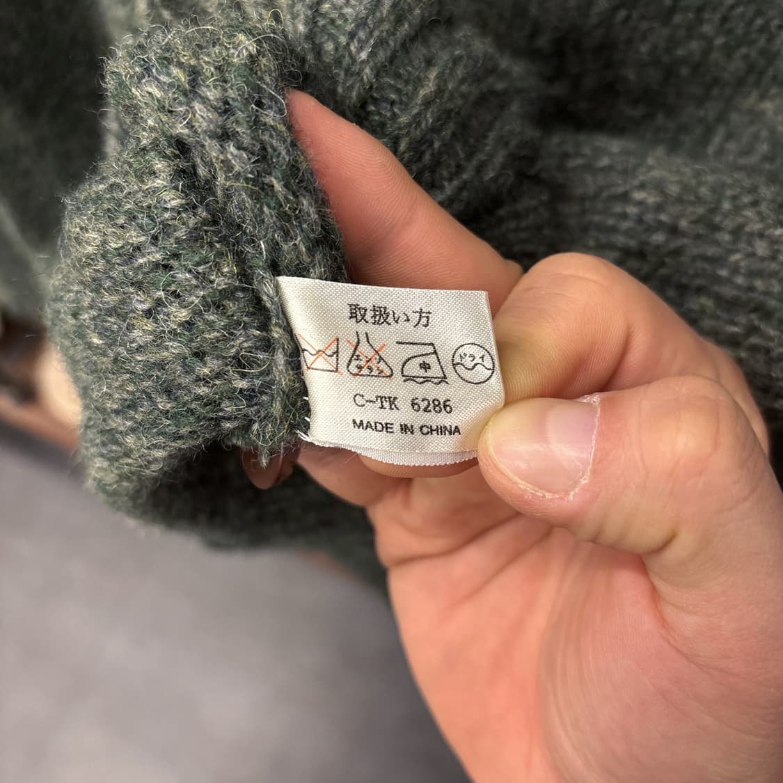 럭키스트라이크 헨리넥 2버튼 보카시 울 스웨터 상품이미지6