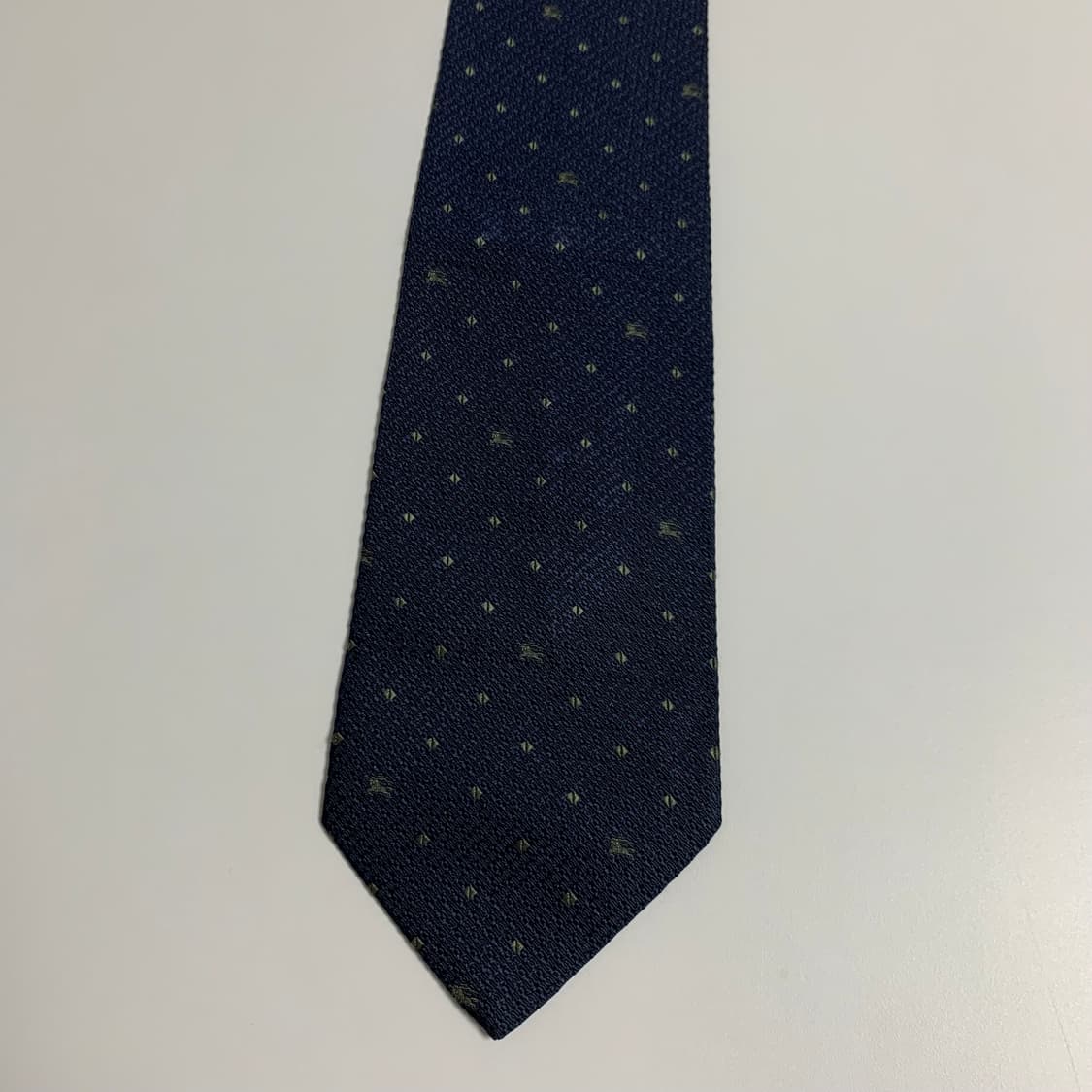버버리(BURBERRY) 다크네이비 명품넥타이 100실크 로고플레이 상품이미지10