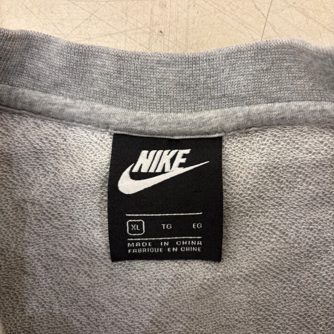 나이키 퓨추라 그레이 맨투맨 상품이미지3