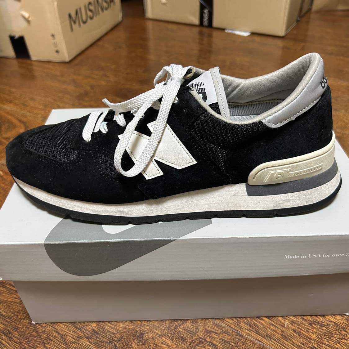 뉴발란스 990v1 블랙 285 상품이미지5