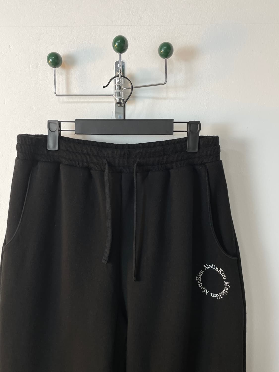 마뗑킴 턴 업 디테일 스웻팬츠  상품이미지4