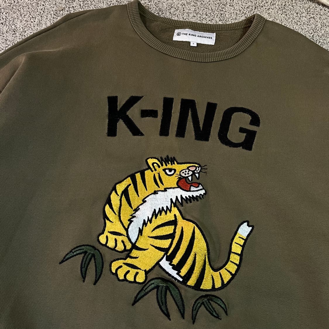 • 더 킹 아카이브 타이거 맨투맨 상품이미지2