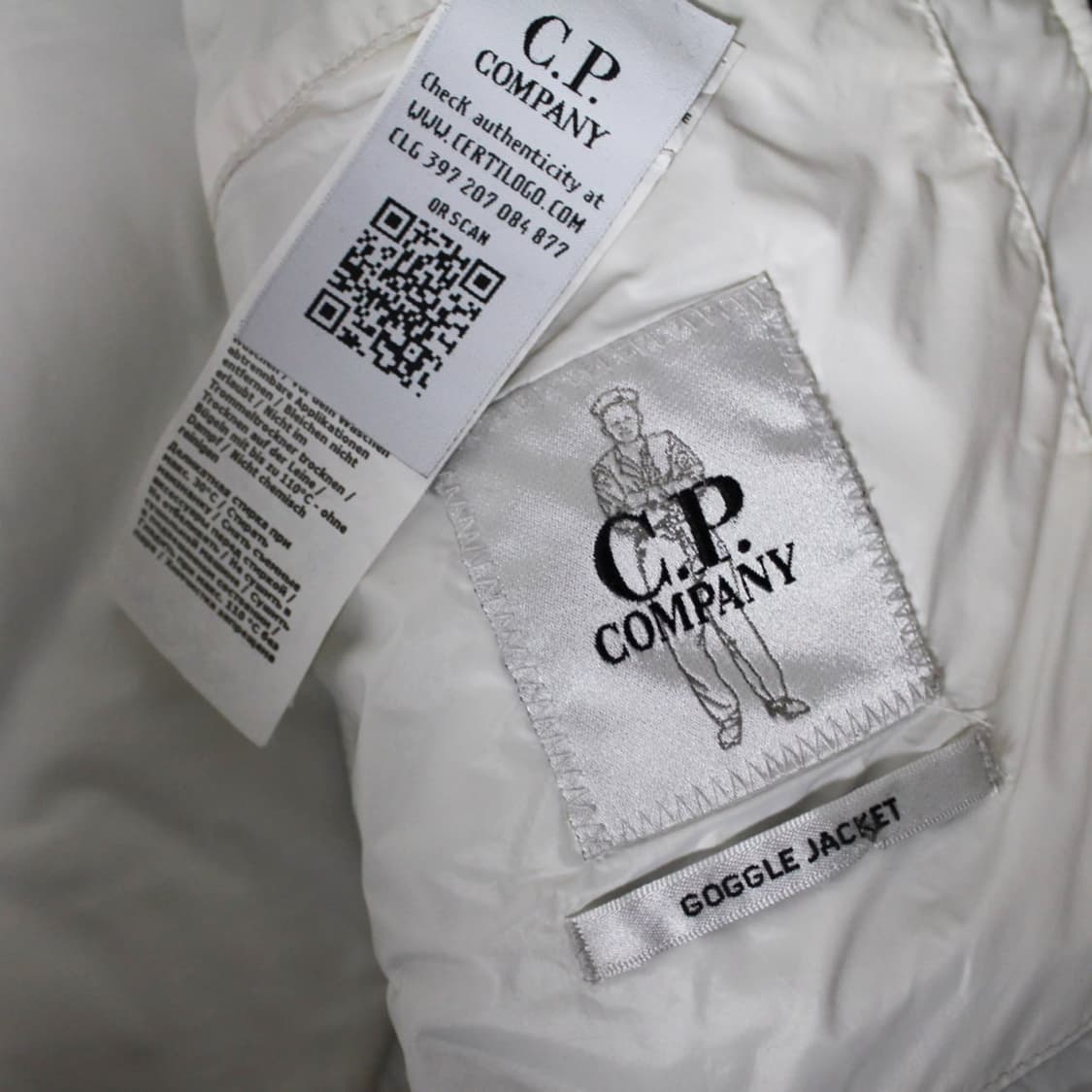 C.P. Company 고글 후드 패딩 베스트  상품이미지5