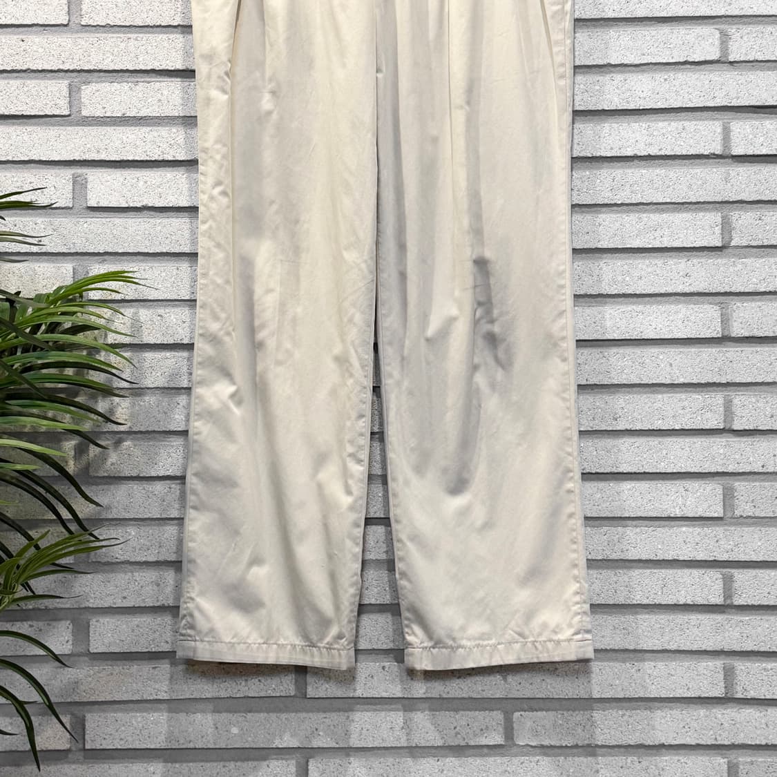 YSL 입생로랑 컴포트핏 와이드슬랙스 투턱 로고자수 디테일 아이보리 상품이미지4