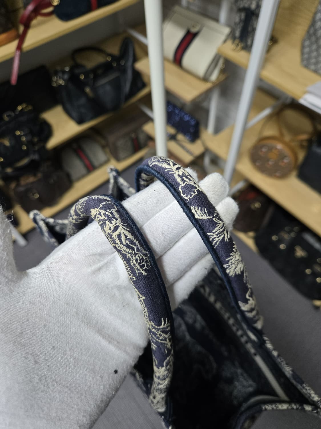 [A급컨디션]디올 트와일라잇 북토트백 미듐 상품이미지6