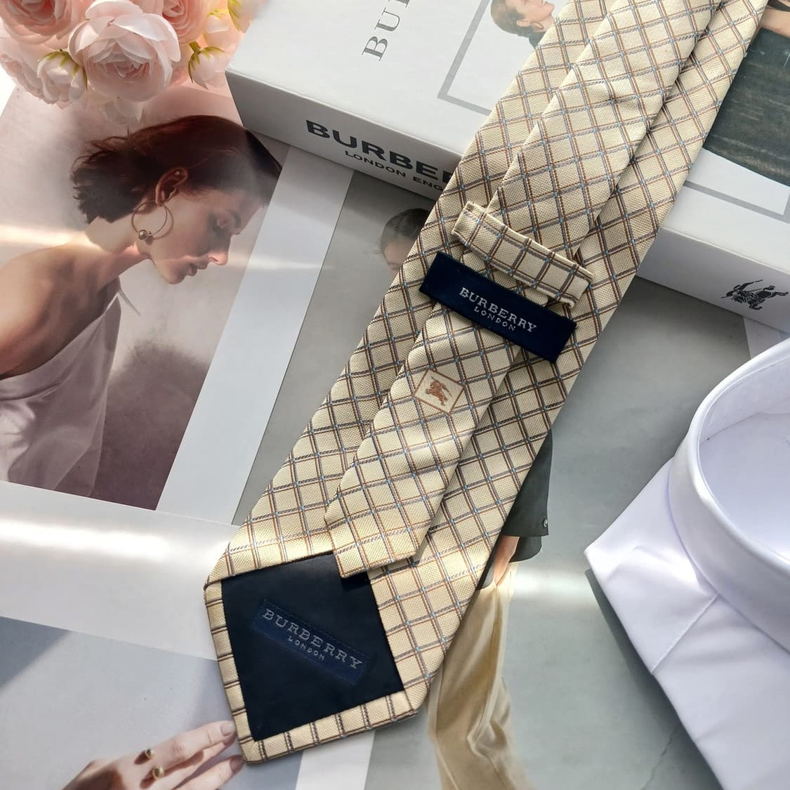 버버리 실크 베이지 체크 넥타이 9.6cm B등급 A18656
 상품이미지4