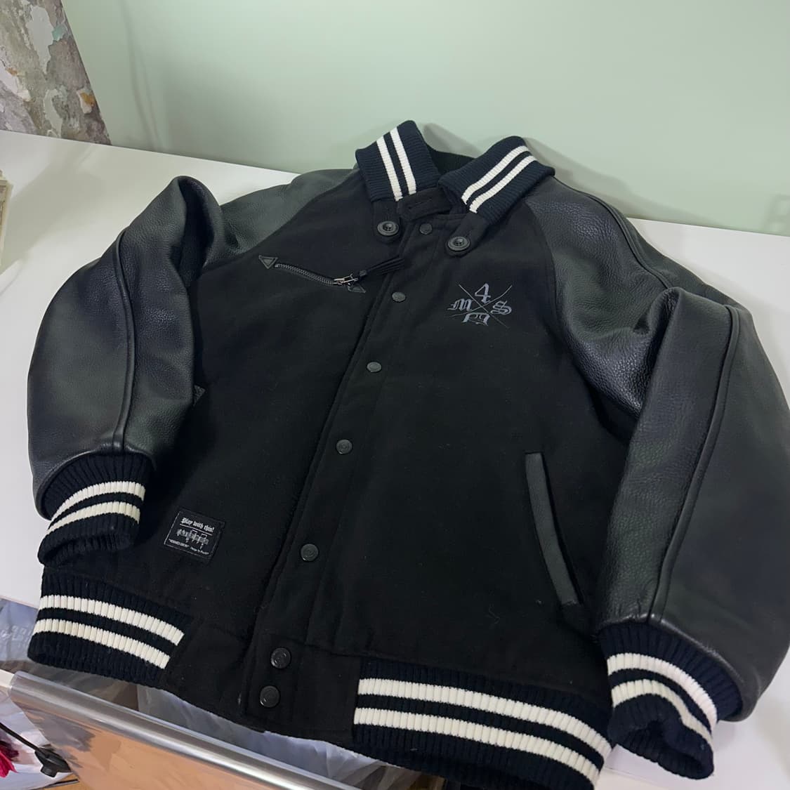 4DIMENSION M 블랙 레더배색 누빔 바시티자켓 상품이미지1