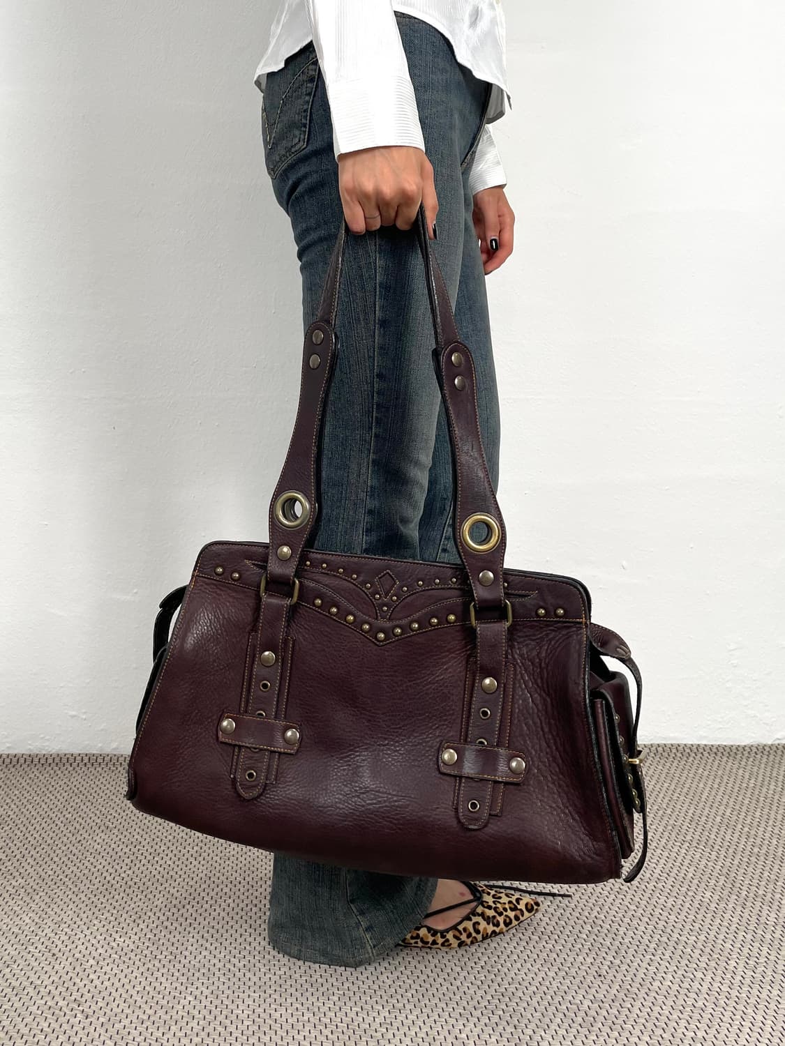 western studded shoulder tote bag 상품이미지4