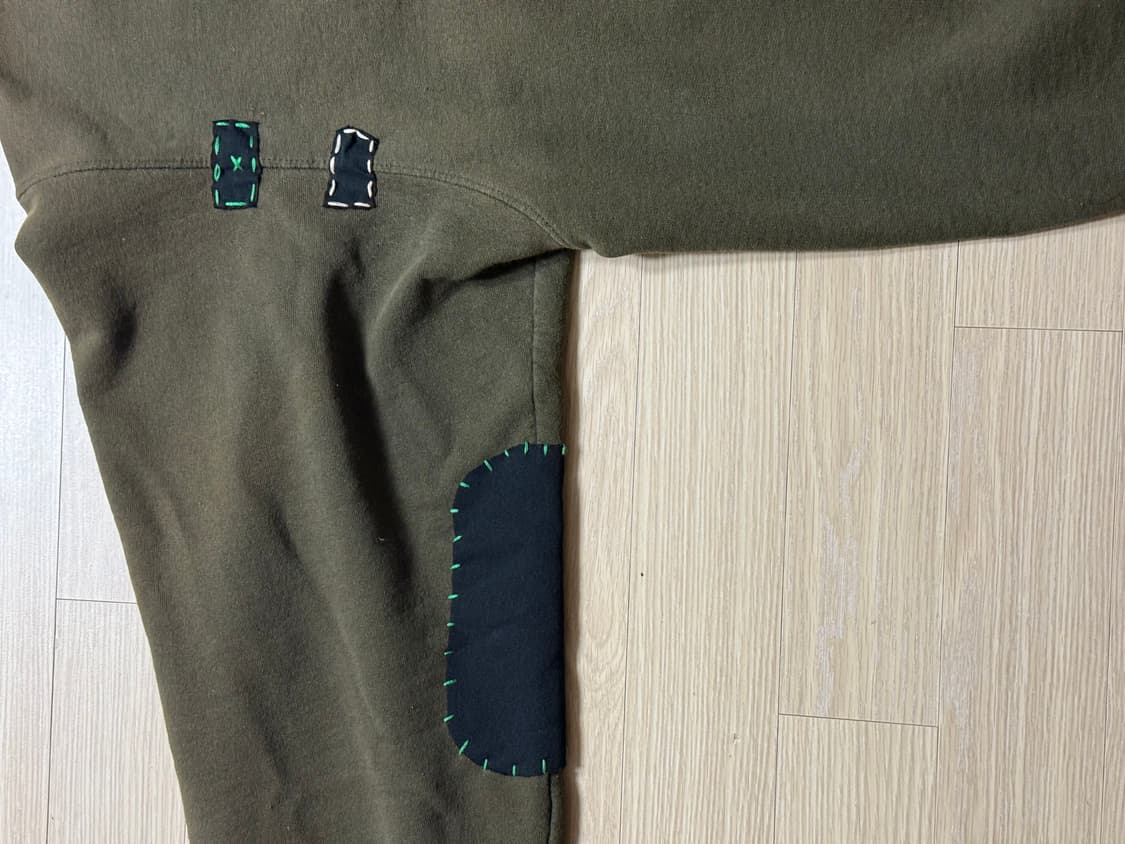 직접 자수한 챔피온 맨투맨 판매합니당 상품이미지2