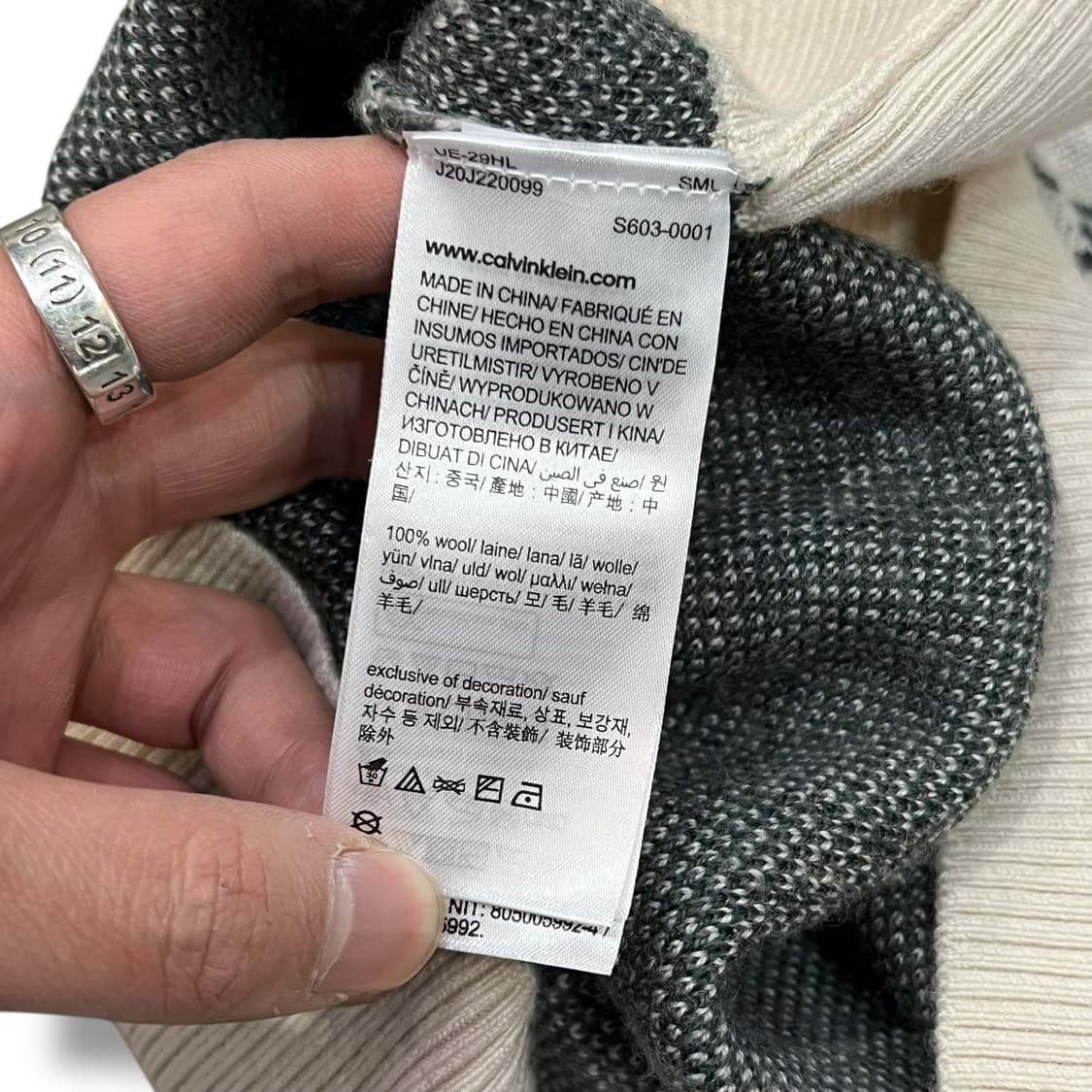  캘빈클라인 진스 로고 브이넥 니트 베스트 y14395 상품이미지7