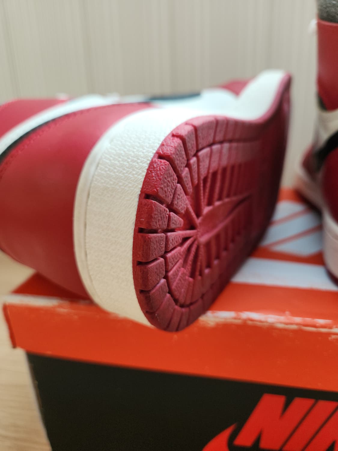 조던 1 레트로 하이 OG 시카고 로스트 앤 파운드 상품이미지9