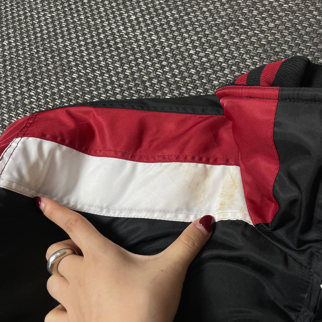 데상트 블랙 레드 호크스 패치 야구점퍼 자켓 100 상품이미지5