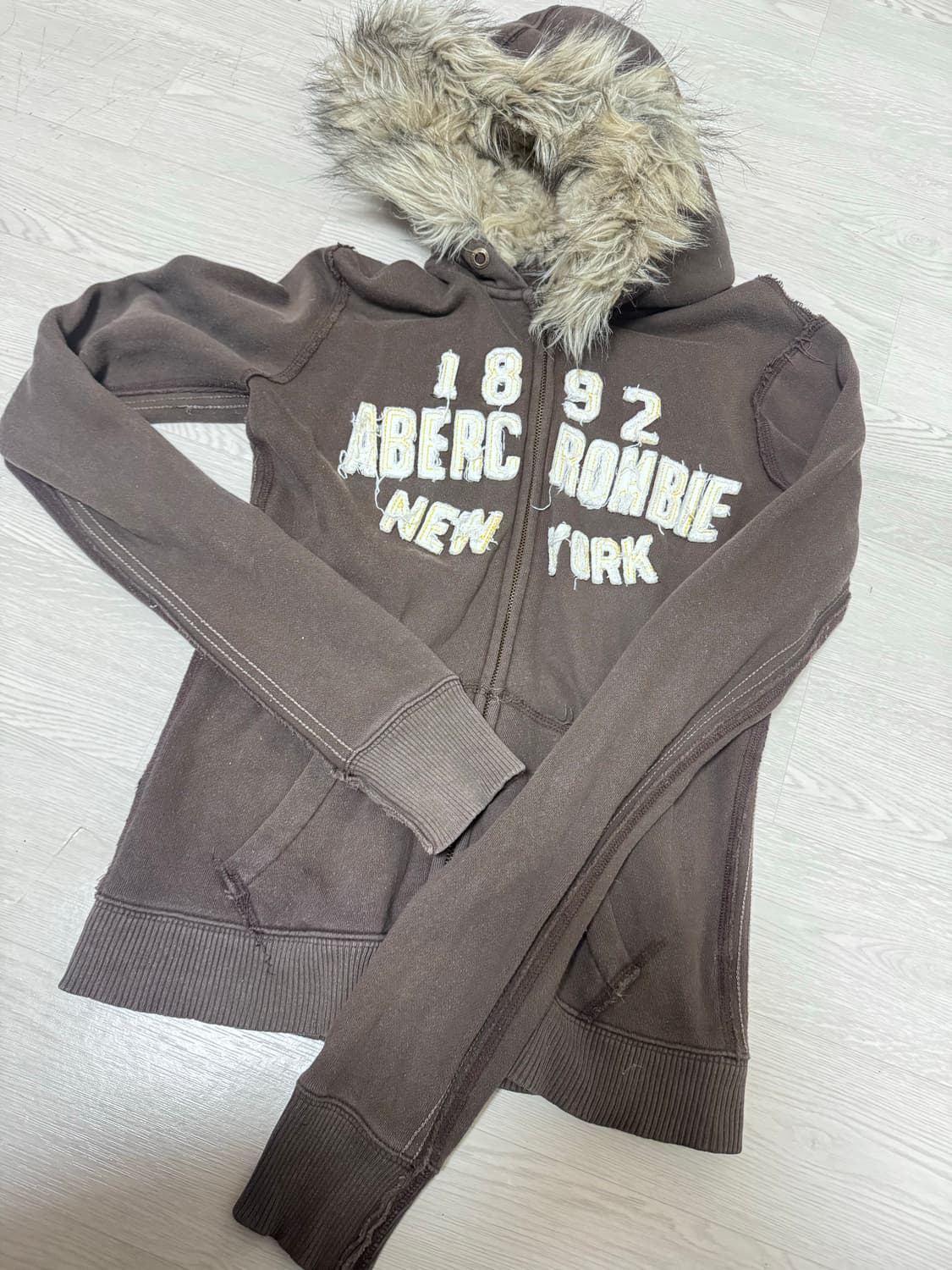 아베크롬비 빈티지 커스텀 브라운 울프죠 딱붙 후드집업 상품이미지1