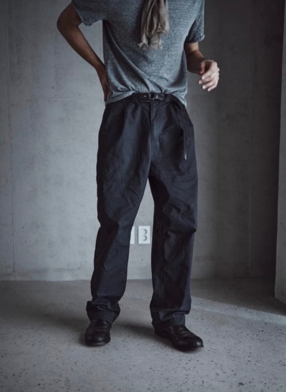 Textured Two-Tuck Trousers 상품이미지1