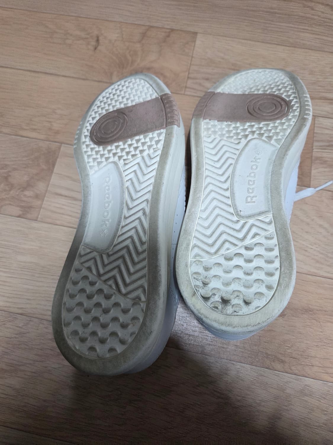 리복 코트 피크 베이지 260 팝니다 상품이미지4