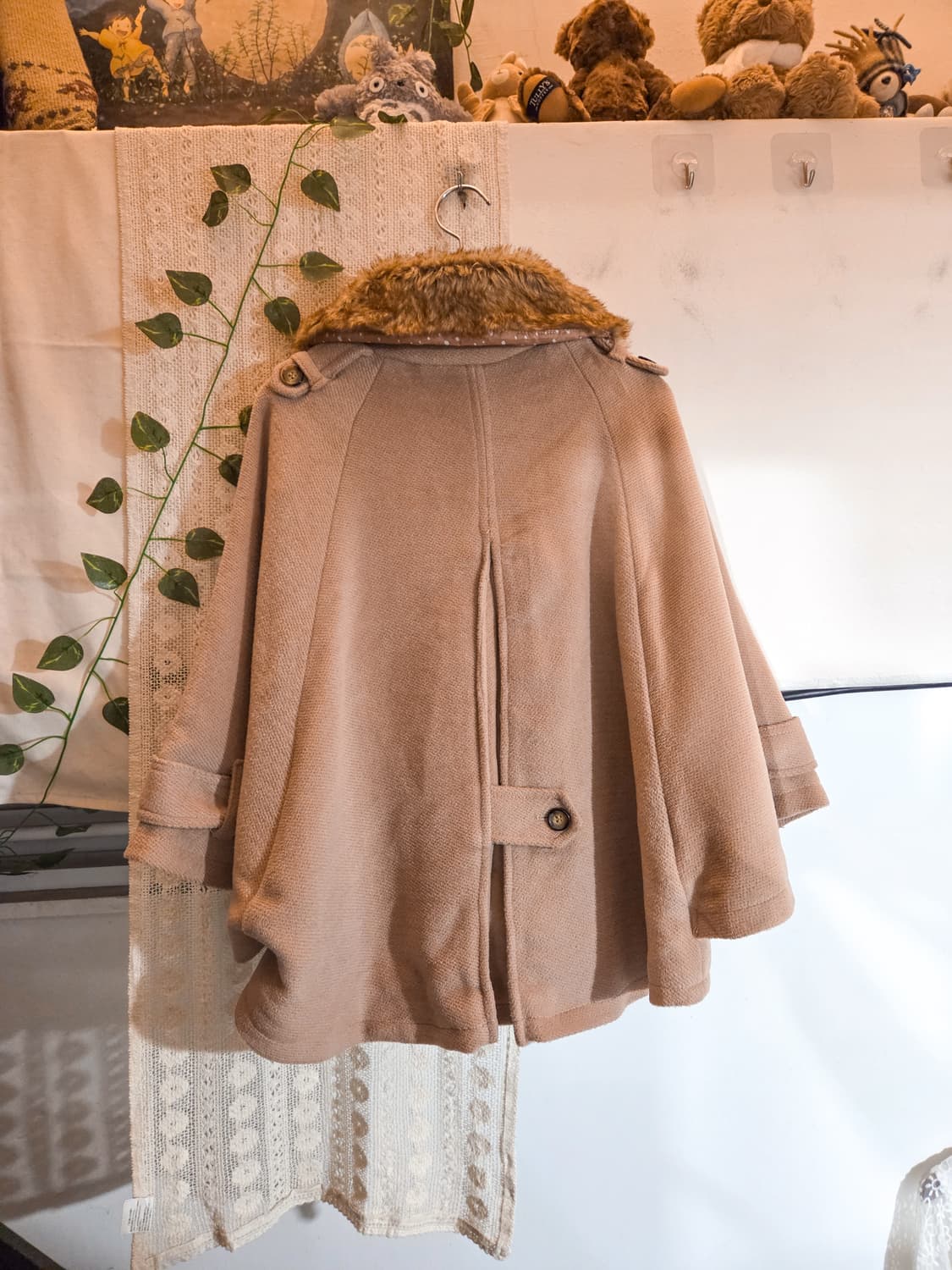 핑크베이지 더블버튼 케이프 코트 상품이미지4