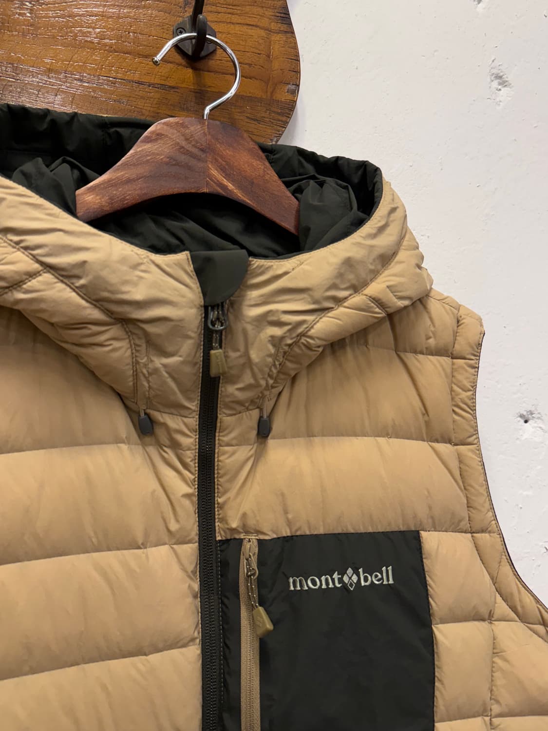 77) mont-bell 몽벨 Reversible Down Vest 상품이미지3