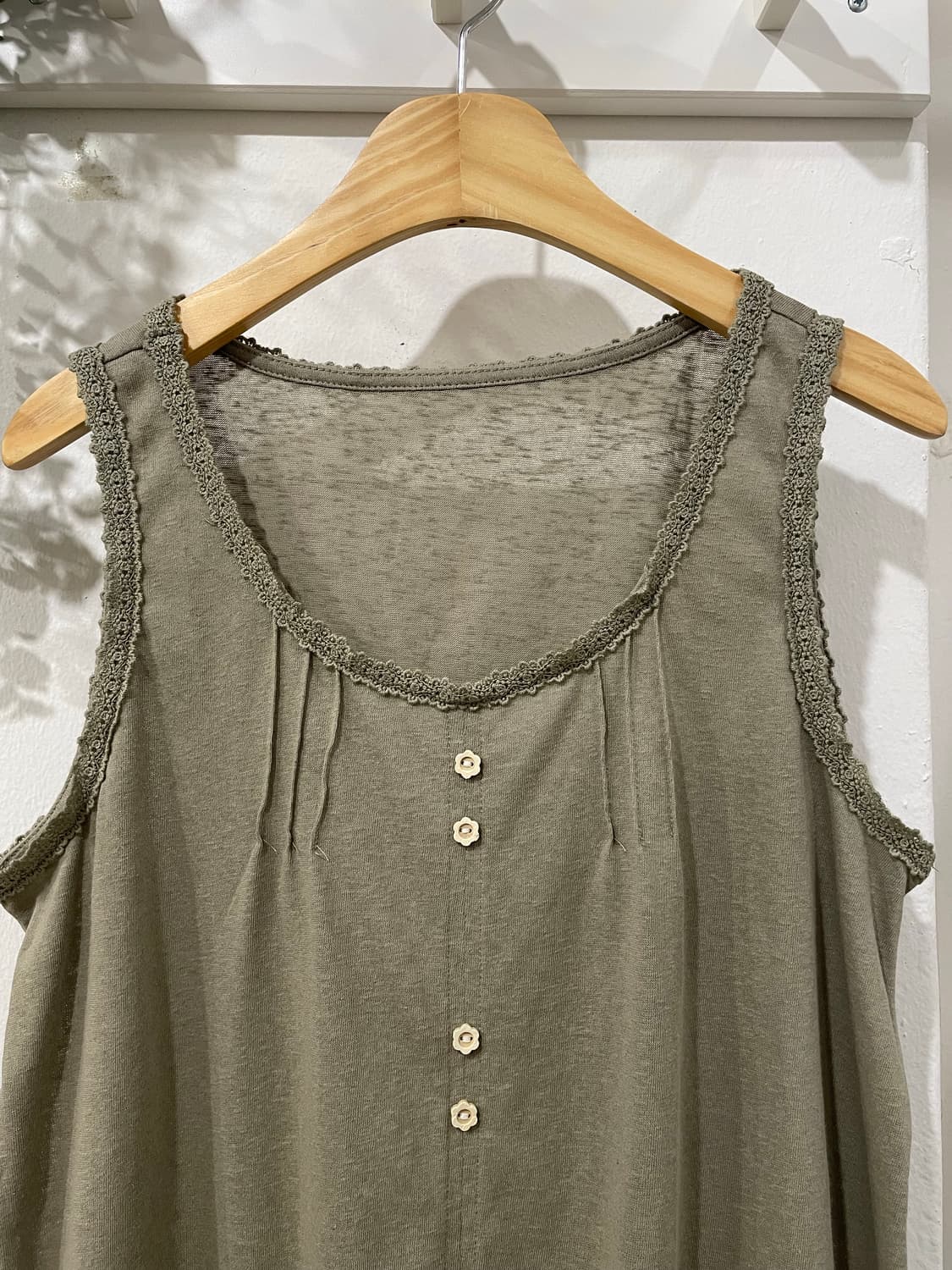 ⭐️단 3일만 할인⭐️popo sleeveless (khaki) 상품이미지2