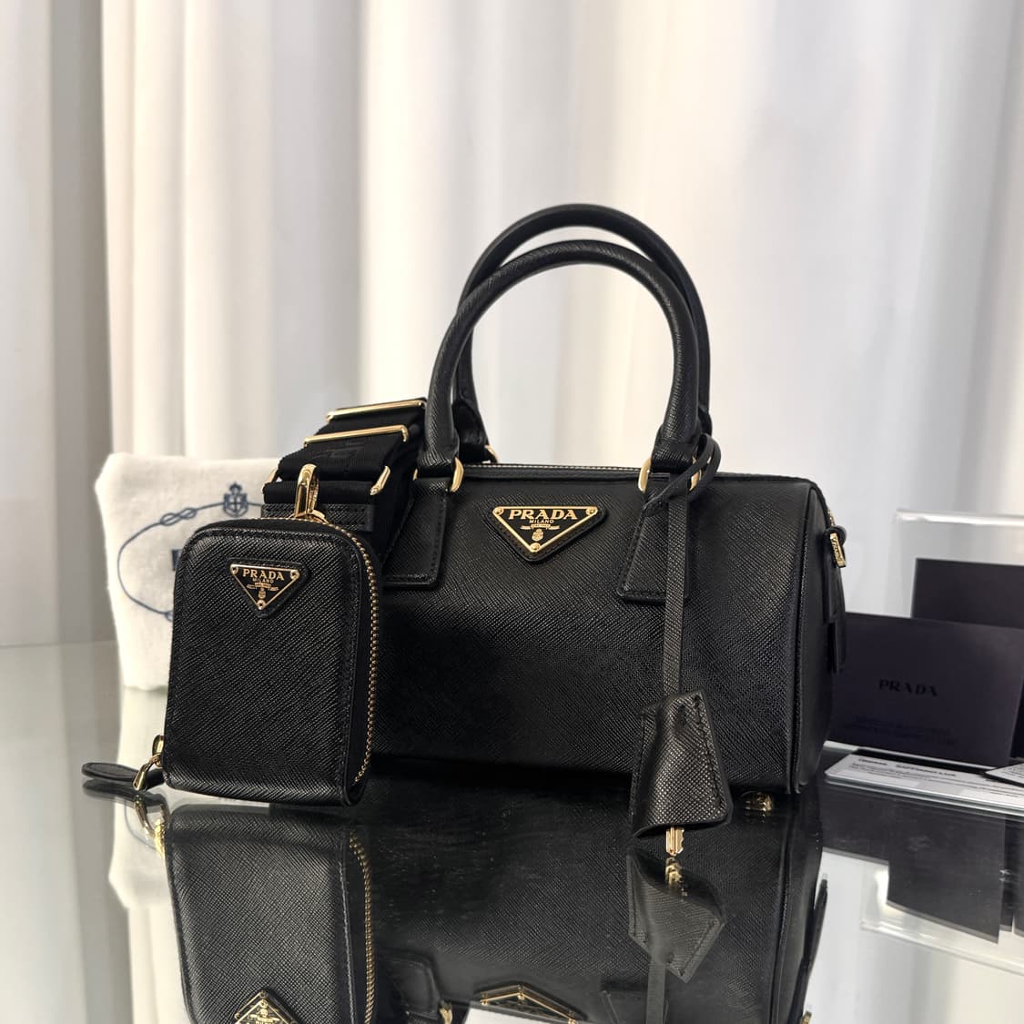 [신상] 프라다 삼각로고 사피아노 레더 테수토 탑핸들 숄더백 상품이미지2