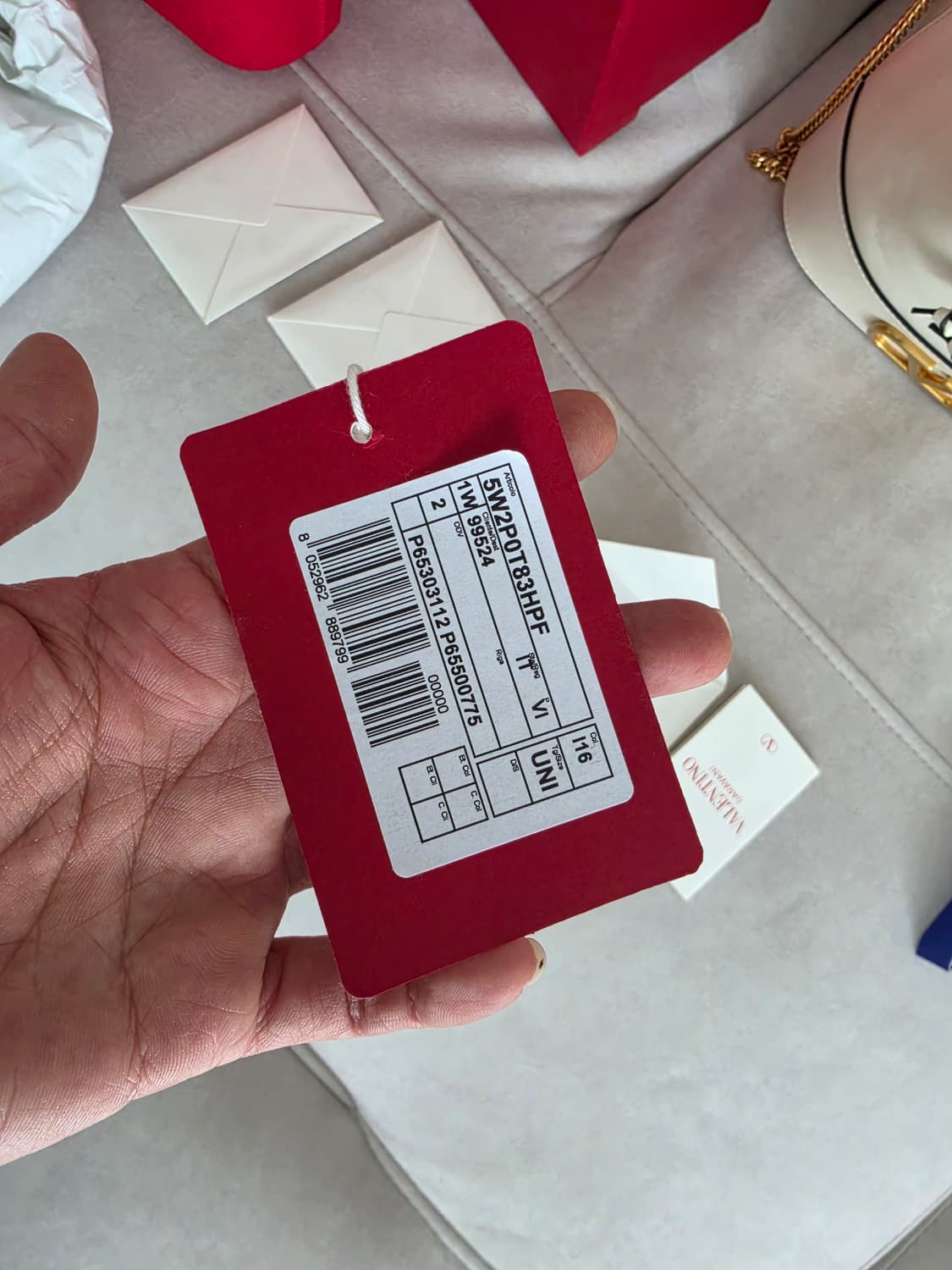 발렌티노 V로고 미니 버킷백 아이보리 풀구성 (무신사 부티크 구매) 상품이미지8