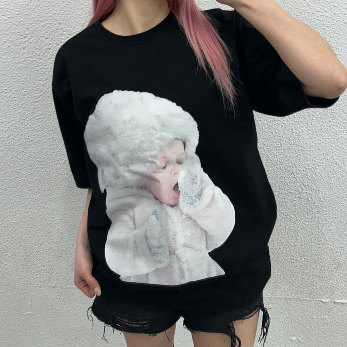 아크메드라비 겨울소녀 블랙 반팔티 1 상품이미지1