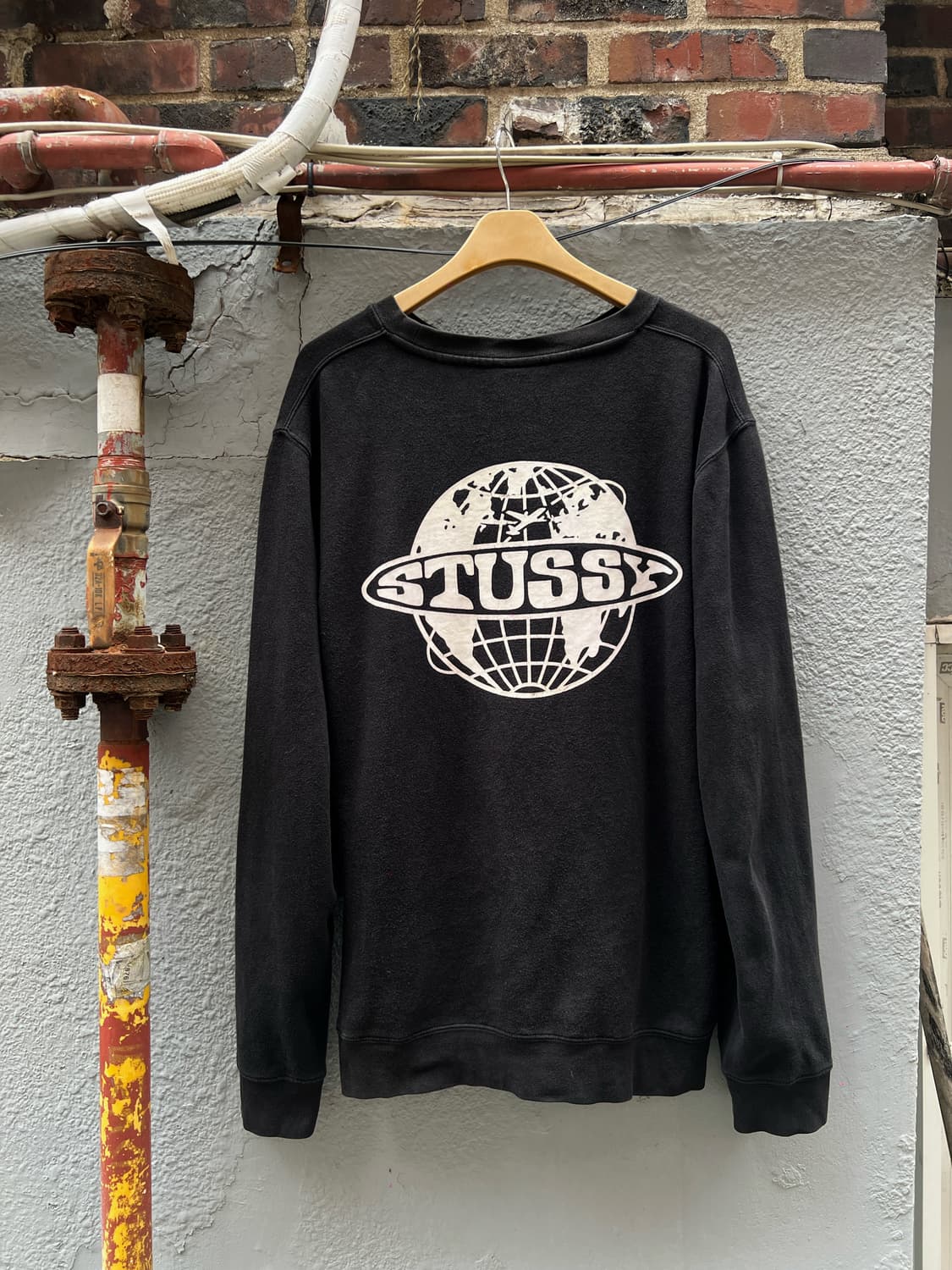 스투시 블랙 로고 맨투맨 상품이미지2