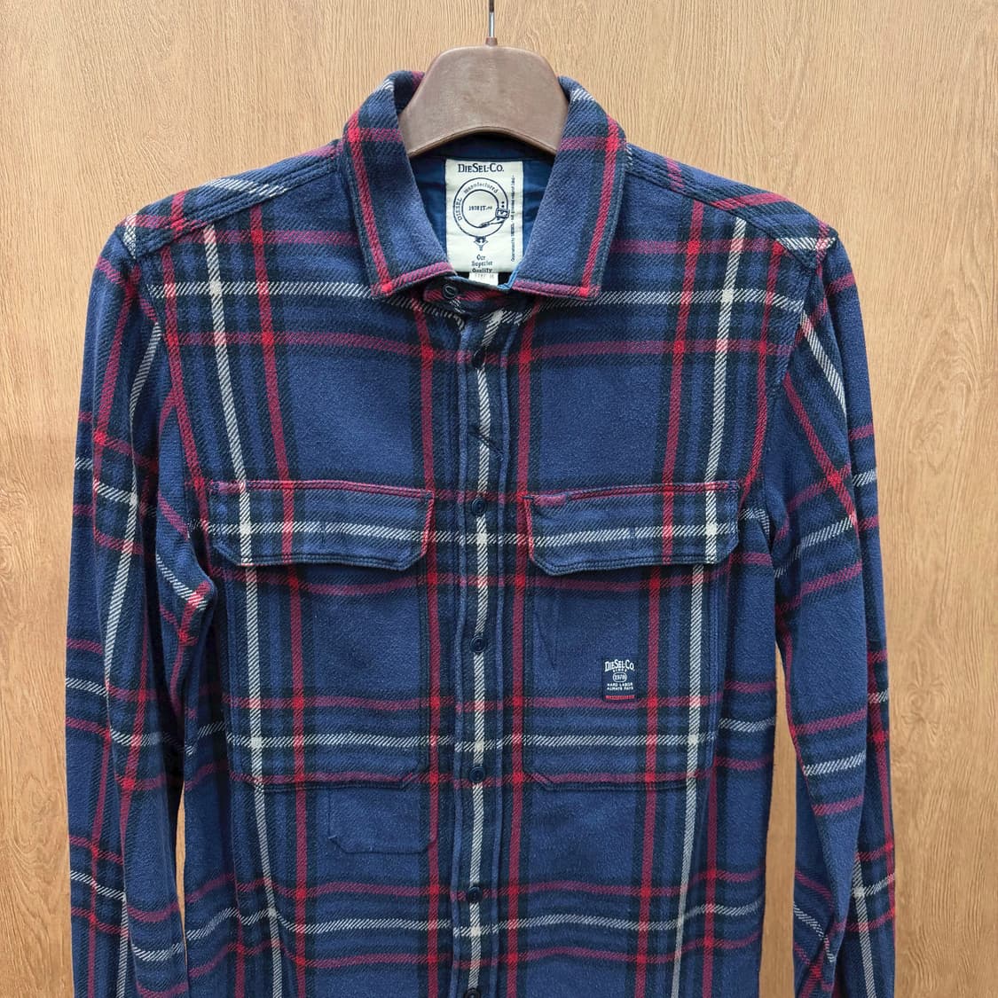 디젤 코튼 긴팔 셔츠 플랩 포켓 로고 자수 패치 디테일 레귤러핏 블루 상품이미지4