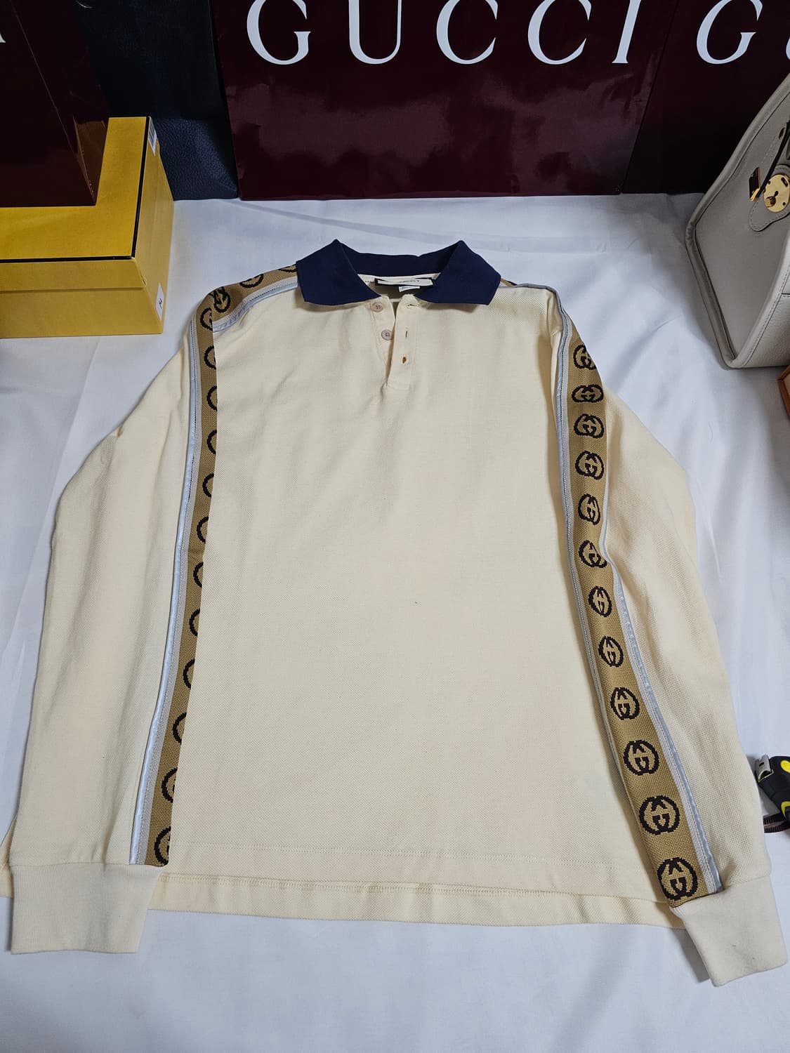 구찌 인터로킹 카라티 팝니다 상품이미지1