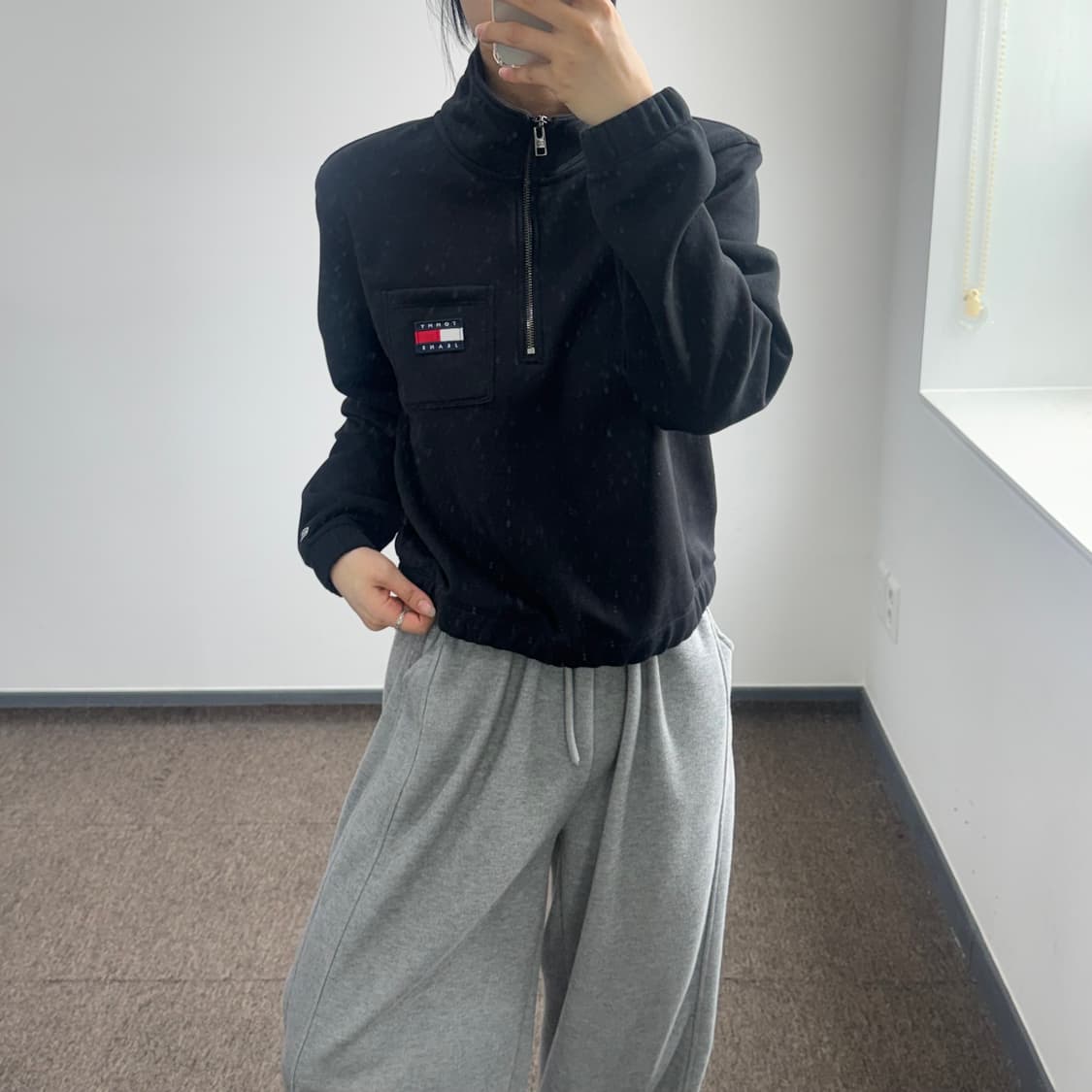 Tommy jeans 타미 진스 스몰로고 반집업 블랙 맨투맨  상품이미지1