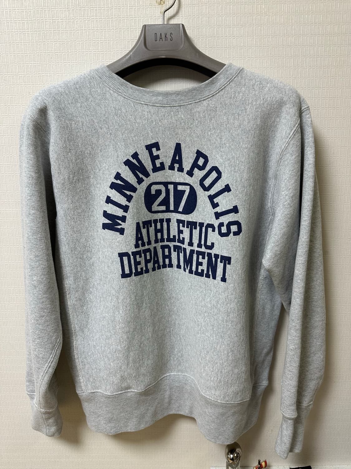 챔피온 리버스위브 블루택 맨투맨 상품이미지1