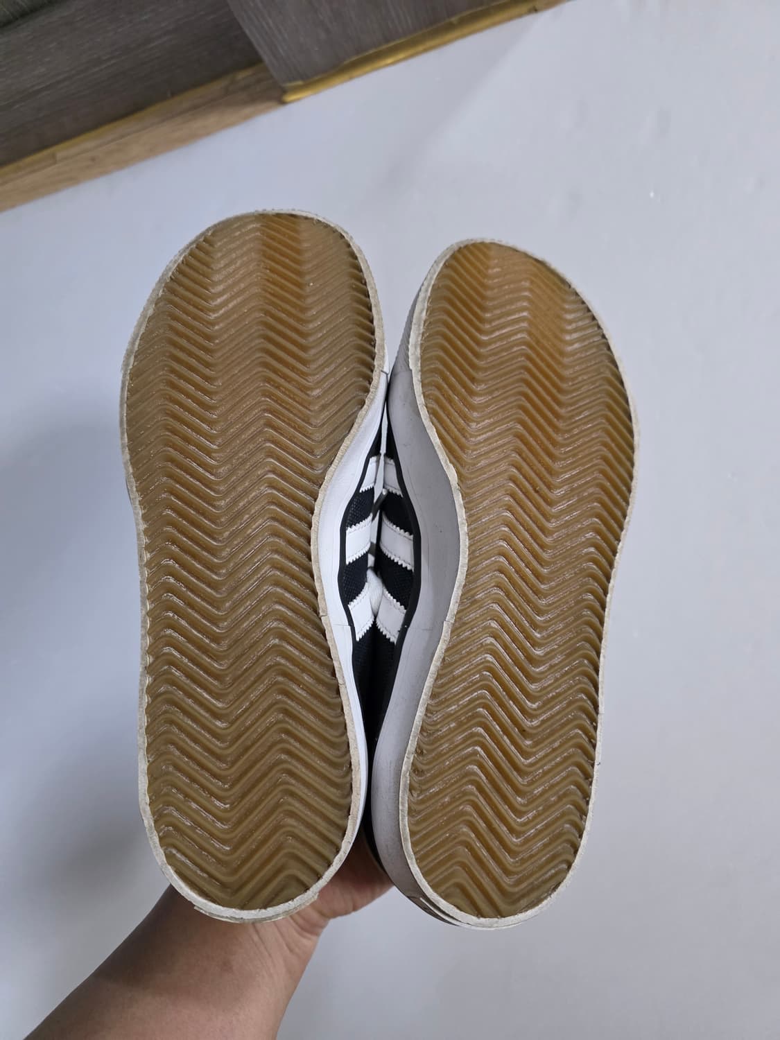 아디다스 블랙 스니커즈 운동화  사이즈 235  여자용 상품이미지5