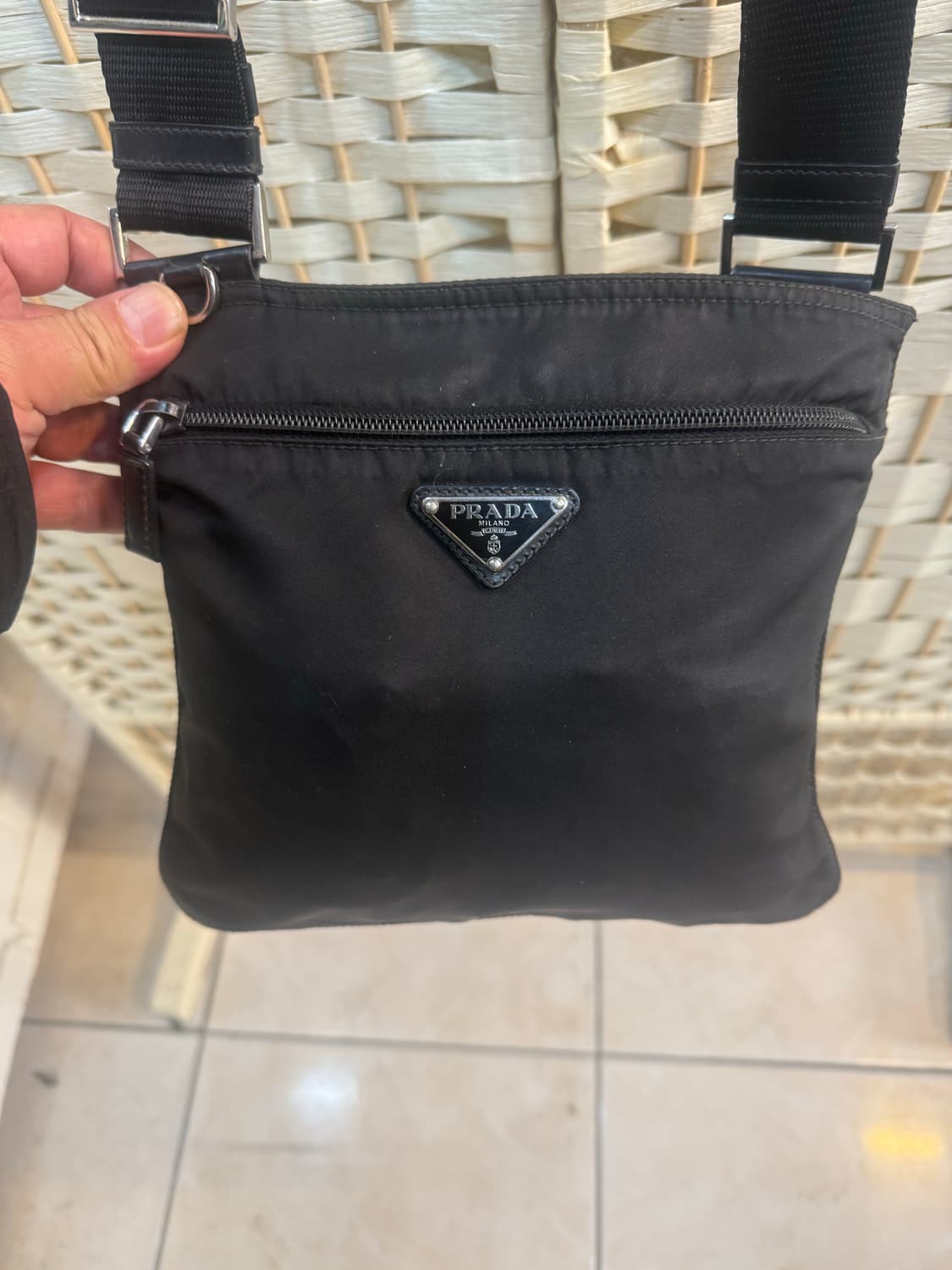 정품 프라다 나일론 크로스백 팝니다 상품이미지2