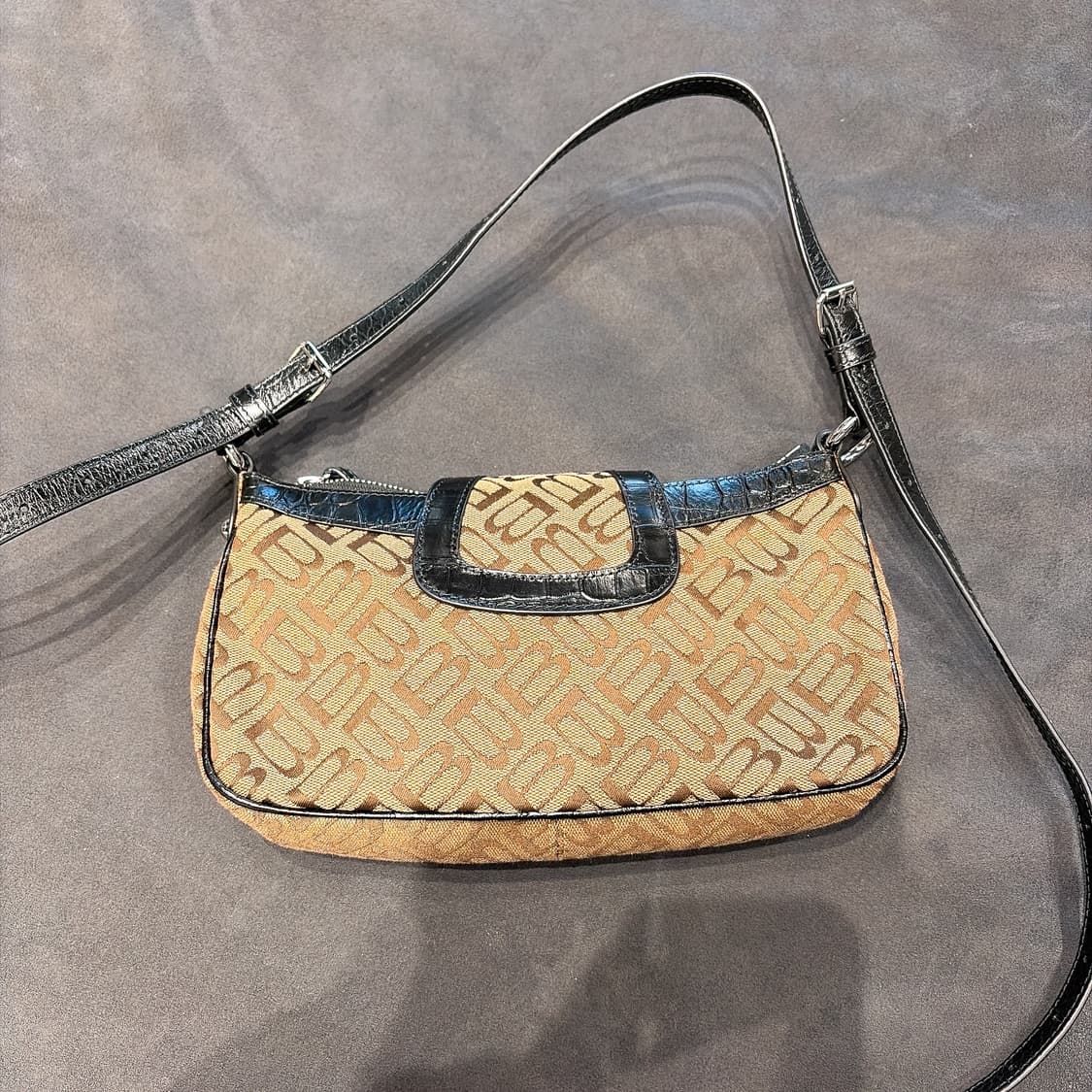 (정품/새상품) 발렌시아가 여성 베이지 블랙 에섹스 스몰 숄더백 상품이미지3