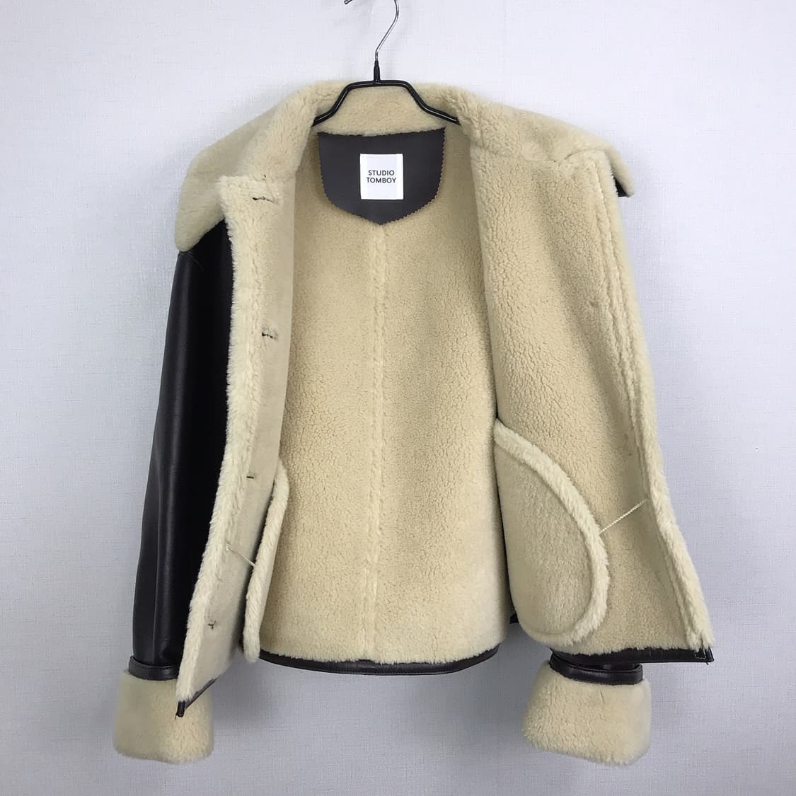 스튜디오톰보이 카라배색 인조 무스탕 여성 점퍼 상품이미지8
