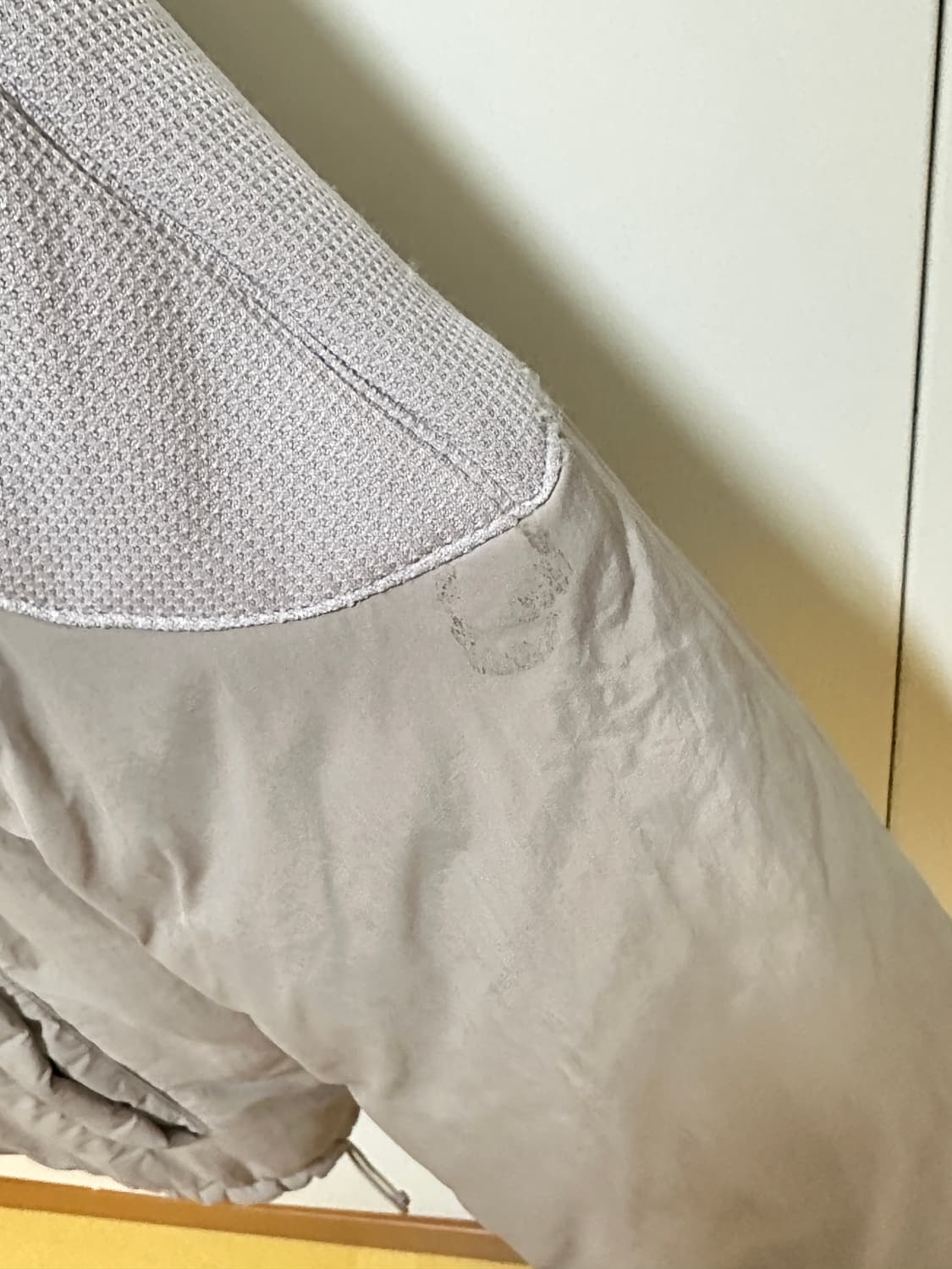 미스치프 롬버스 팀 다운 자켓 패딩 베이지 M (하자많음) 상품이미지3