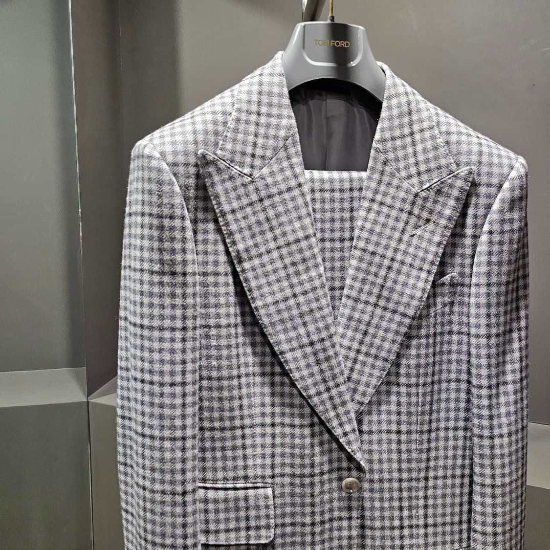 톰포드 Wool & Silk 깅엄체크 아티쿠스 투피스 수트셋업 상품이미지2