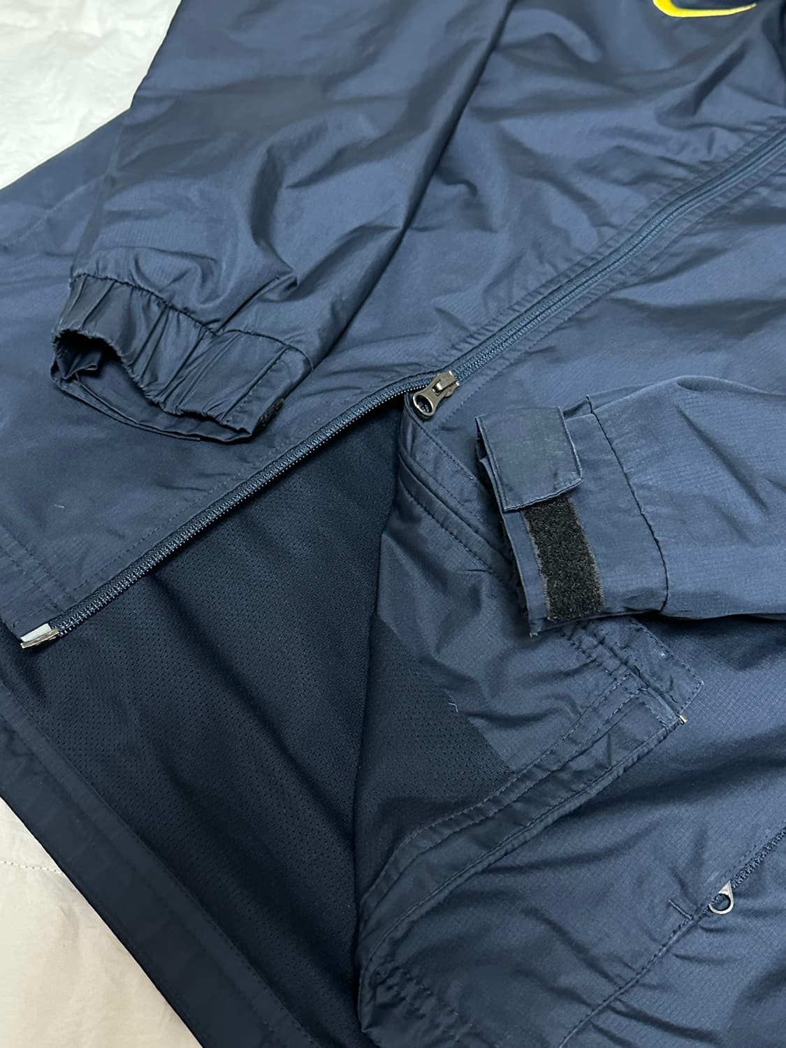 FC바르셀로나 나이키 패커블 바람막이 라지 축구 유산 상품이미지7