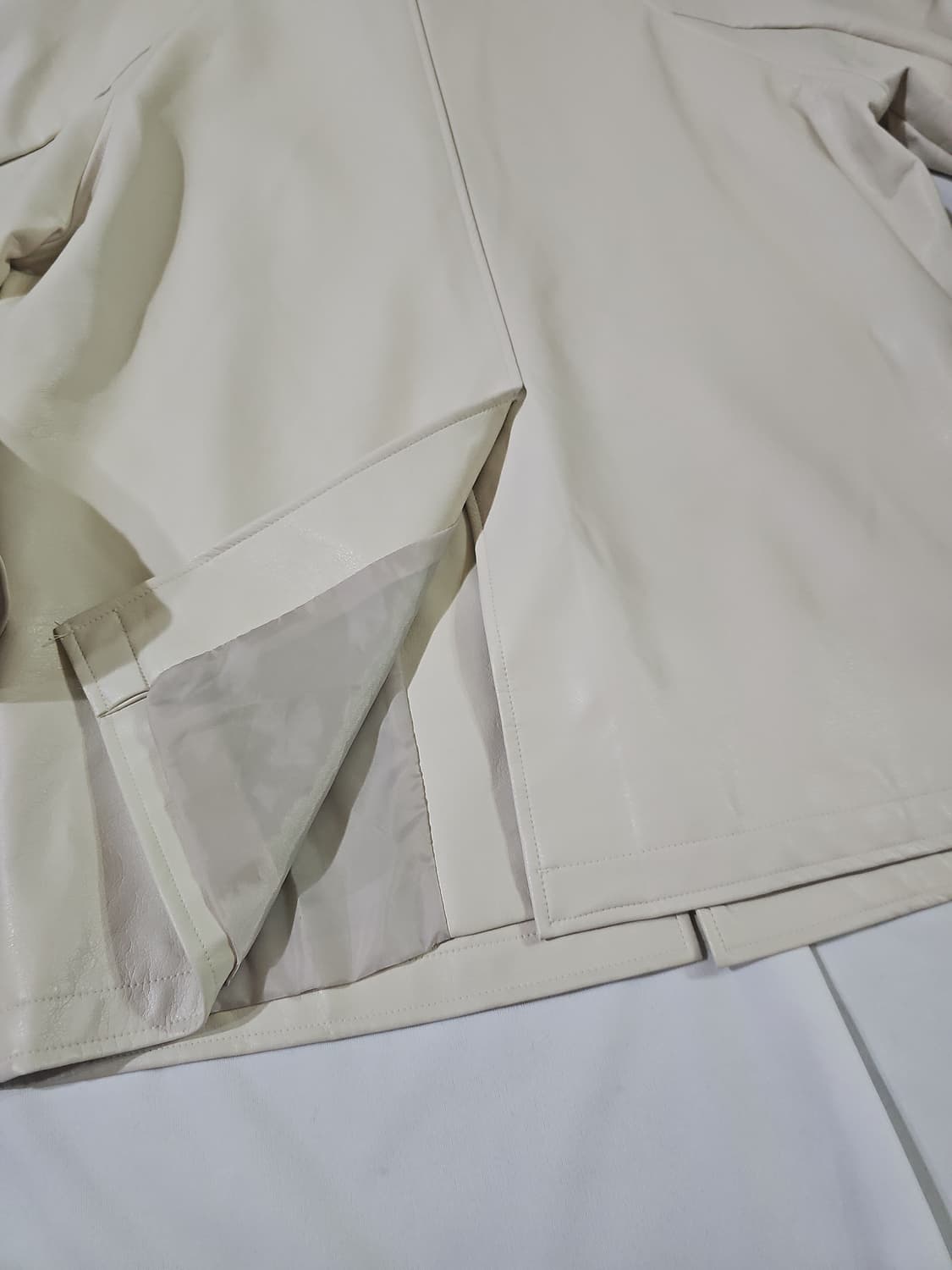 오디너리먼트 마크 하프 비건 레더 가죽 자켓 크림 상품이미지8