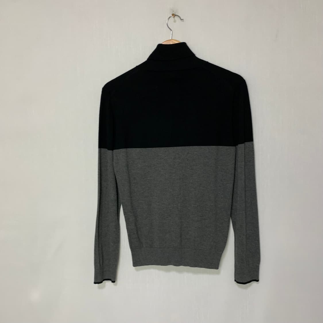 엠포리오 아르마니 블랙 그레이 배색 모크넥 긴팔 니트 여성 상품이미지6