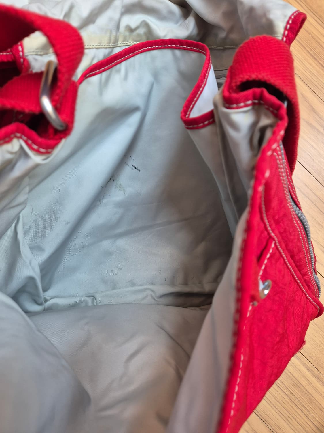 키플링 빨간색 크로스백 판매합니다. 몽키 키링 달려있어서 귀여워요. 가방 상품이미지6