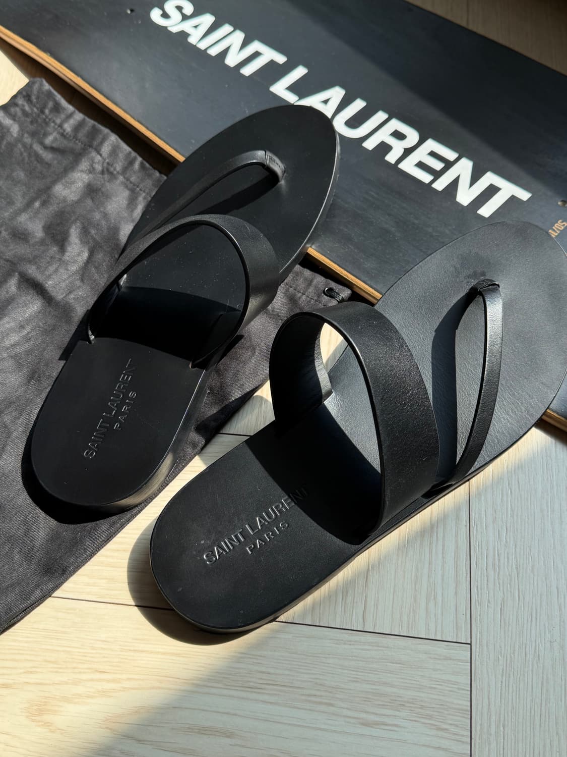 생로랑 쪼리 플랫 샌들 상품이미지2