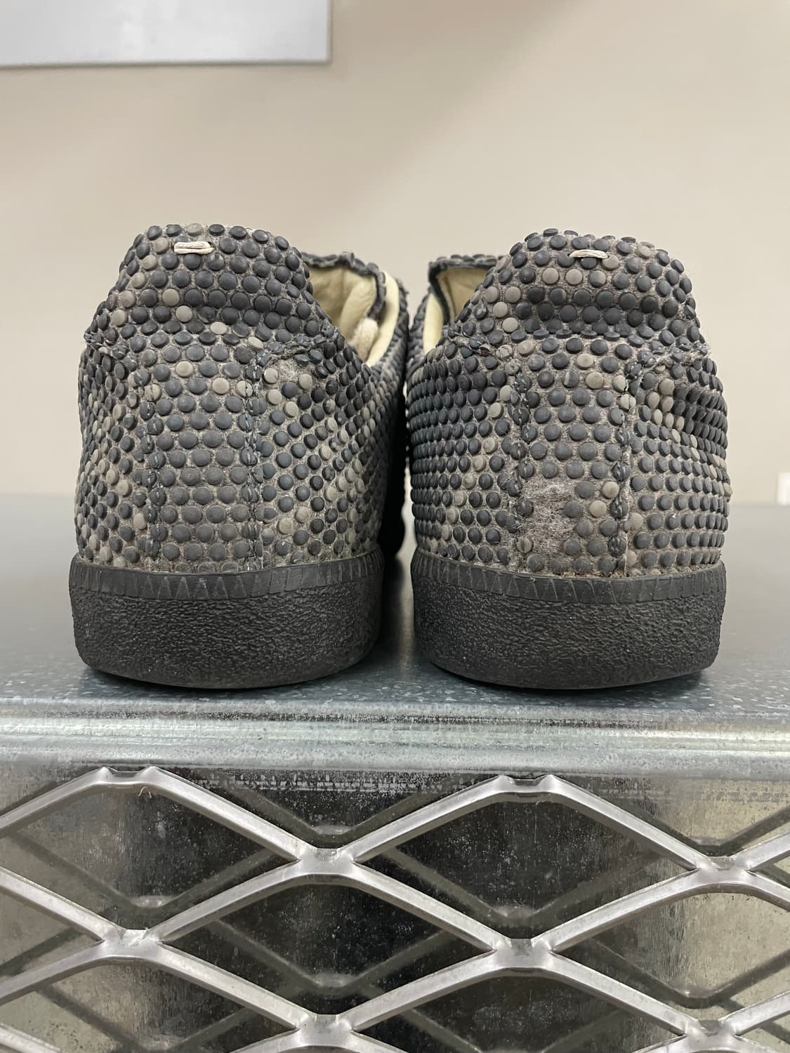 메종 마르지엘라 텍스처 러버도트 스니커즈 39 (gr-4173) 상품이미지3