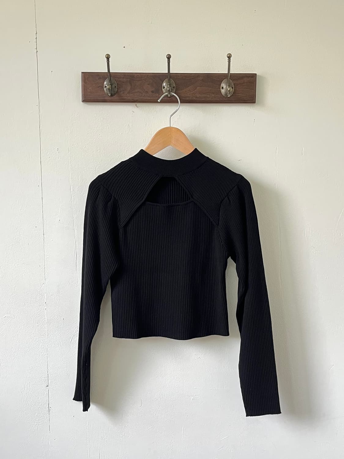 NICE CLAUP 블랙 터틀넥 상품이미지1