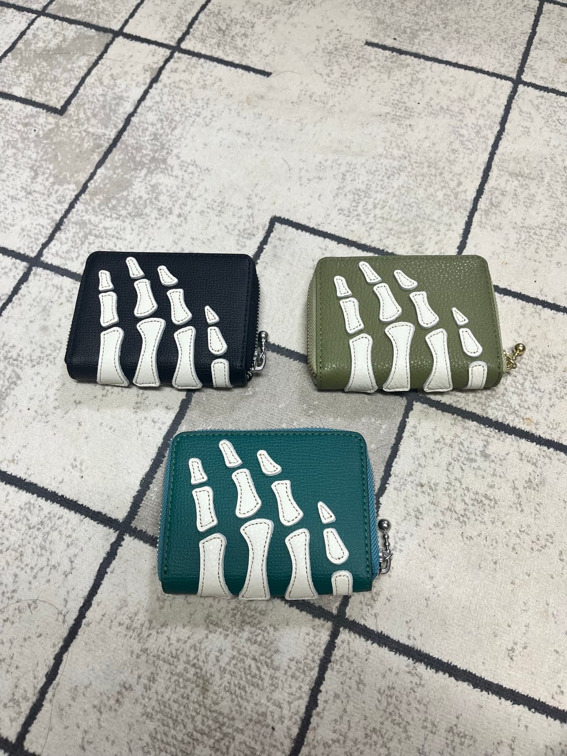 캐피탈 떰즈 업 핸드 집 미니 지갑 블랙 상품이미지2