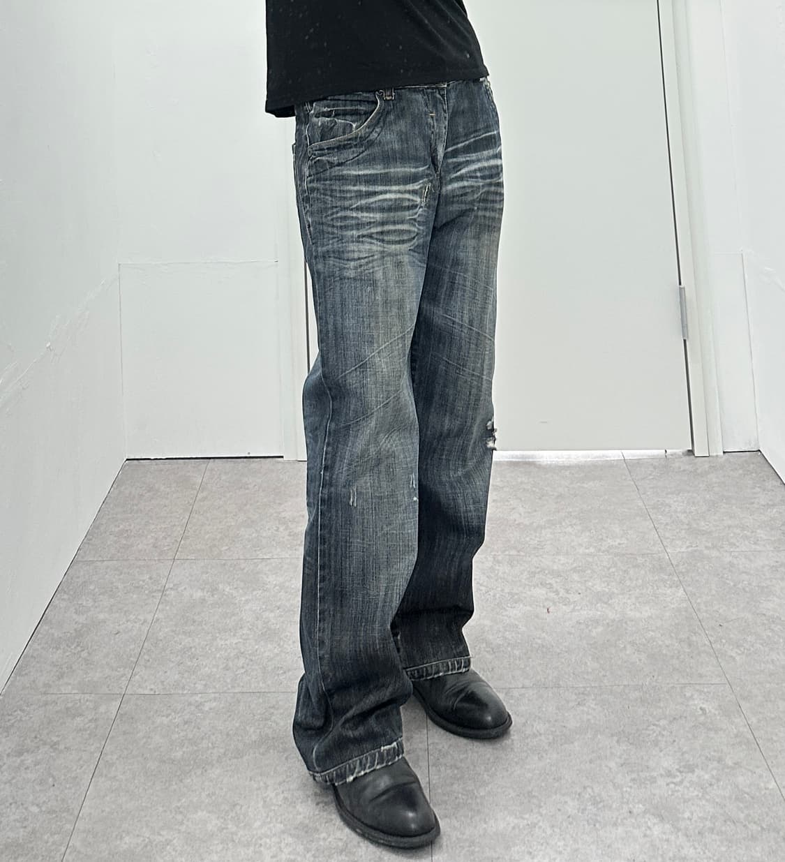 Vintage destroyed fade lines jeans 상품이미지1