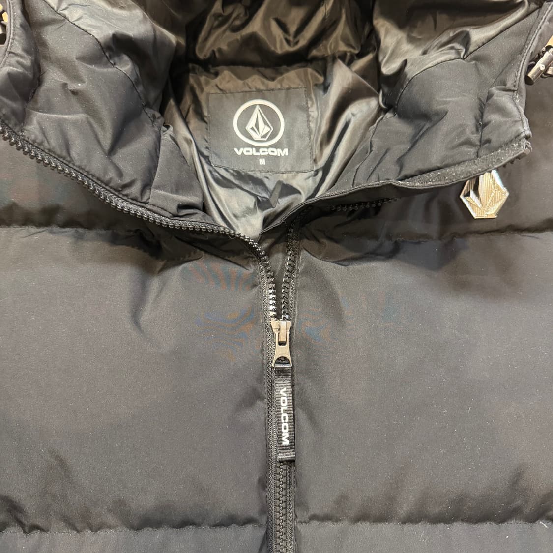 볼컴 사이드 로고 후드 덕다운 패딩 자켓 상품이미지3